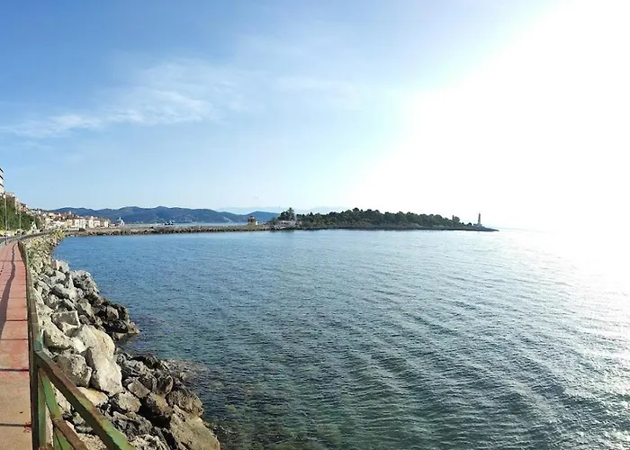Simply Meraki Gytheian Apt With Panoramic Sea View